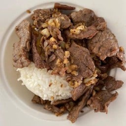 เนื้อโคขุนผัดกระเทียม