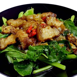 คะน้าหมูกรอบ