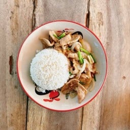 ผัดน้ำมันหอยราดข้าว.