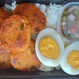 ข้าวทอดมัน+ไข่ต้ม