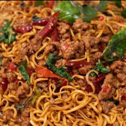 ผัดกะเพราหมูสับ ( เส้น ไวไว )