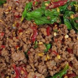 ข้าวราดกระเพราเนื้อสับ