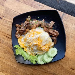 ข้าวหมูทอดไข่คน