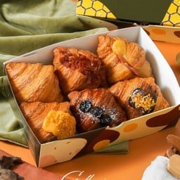 Box of 6 croissants