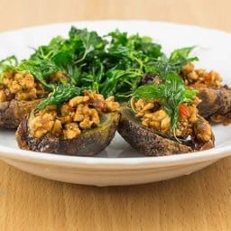 กะเพราไข่เยี่ยวม้า เนื้อสับ