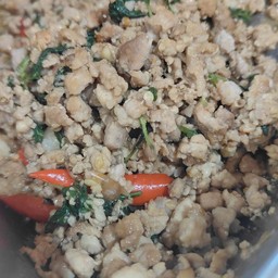 กระเพราหมูสับ