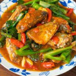 ข้าวคะน้าปลากระป๋อง