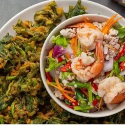 ยำผักบุ้งกรอบ