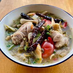 ต้มยำไก่ยอดมะขาม