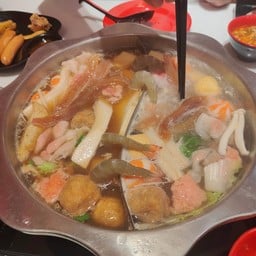 Lucky Suki (ลัคกี้ สุกี้) ชาน แจ้งวัฒนะ
