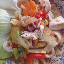 ข้าวผัดปลาหมึกไข่เค็ม