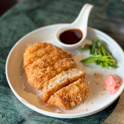 หมูชุบเกล็ดขนมปังทอด