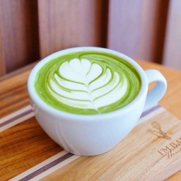 มัทฉะลาเต้ร้อน