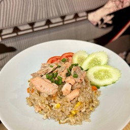 ข้าวผัดแซลมอน (L)