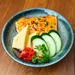 ข้าวหน้าปลาแซลมอนย่าง
