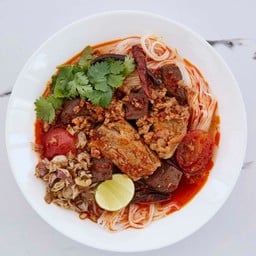 ขนมจีนน้ำเงี้ยวซี่โครงหมู ซี่โครงใหญ่ๆ