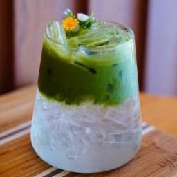 มัทฉะน้ำช่อดอกมะพร้าว