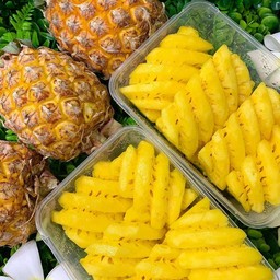สับปะรดภูเเล1กล่อง เปรี้ยวหวานกรอบพร้อมพริกเกลือ