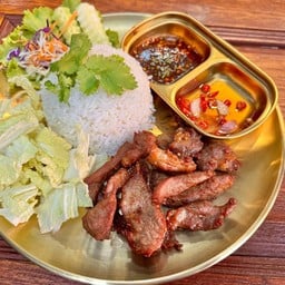 ข้าวหมูสันคอแดดเดียวทอดน้ำจิ้มแจ่ว(ขายดี)