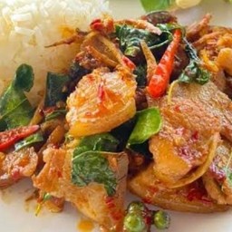 ข้าวผัดฉ่าหมูฟรีไข่ดาว