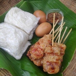 หมูปิ้ง 10 ไม้ ข้าวเหนียว 4 ห่อ ไข่ปิ้ง 2 ฟอง แจ่ว 1 กระปุก