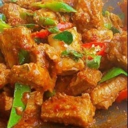 ข้าว ผัดพริกแกงถั่วซี่โครงหมู