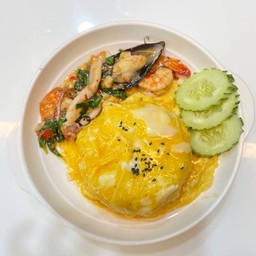 ข้าวไข่ข้นกะเพราทะเล