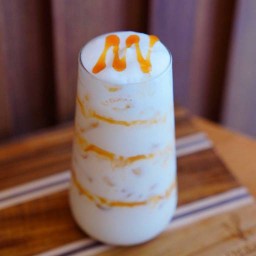 นมสดคาราเมลเย็น