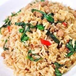 ข้าวผัดเนื้อบด พริกแห้ง