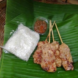 ชุดแจ่ว 1 กระปุก หมูปิ้ง 4 ไม้ ข้าวเหนียว 1 ห่อ