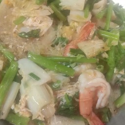 ผัดผงกะหรี่ราดข้าว