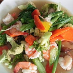 ผัดผักรวมกุ้งสด