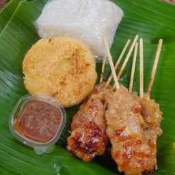 หมูปิ้ง 6 ไม้ ข้าวเหนียว 2 ห่อ ข้าวจี่ 1 แจ่ว 1 กระปุก