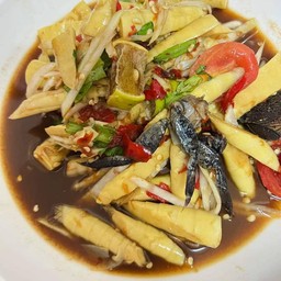 ส้มตำหน่อไม้ปูปลาร้า