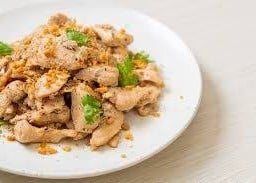 ไก่ผัดกระเทียม