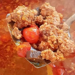 ครัวองุ่นขนมจีนน้ำเงี้ยว ส้มตำ เอื้ออาทรหลวงพ่อเกษมซอย 1
