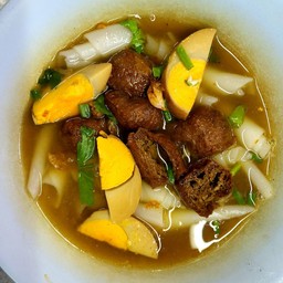 ก๋วยจั๊บ เต้าหู้ กับ ไข่