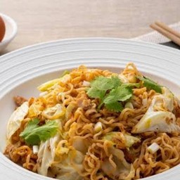 ผัด (เส้น ไวไว) กะหล่ำปลีใส่ไข่