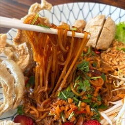 ก๋วยเตี๋ยวแห้ง คลุกชุดใหญ่