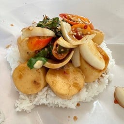 ข้าวราดกะเพราเต้าหู้ไข่