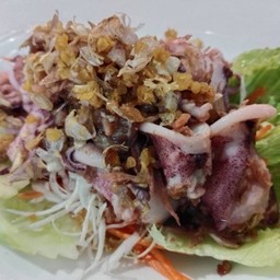 ปลาหมึกทอดกระเทียม