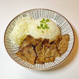 ข้าวหน้าเนื้อย่าง (A9)