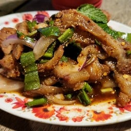 ลาบยโส ตลาดฐานเพชร ปทุมธานี