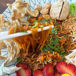 ก๋วยเตี๋ยวแห้งคลุกชุดใหญ่