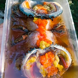 ปูไข่ดองน้ำปลา ( ไข่จิ๋ว2ตัว )