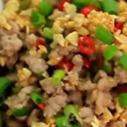 หมูสับคั่วพริกเกลือ (กับข้าว)