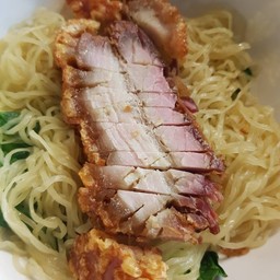 ก๋วยเตี๋ยว หมูกรอบ