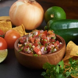 โฮมเมดชิปส์90ก. กับ ซัลซ่าถ้วยใหญ่ 120ก