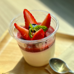 พานาคอตต้าสตอเบอรี่ Panacotta Strawberry