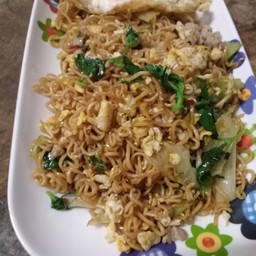 ผัดม่าม่าหมูสับ